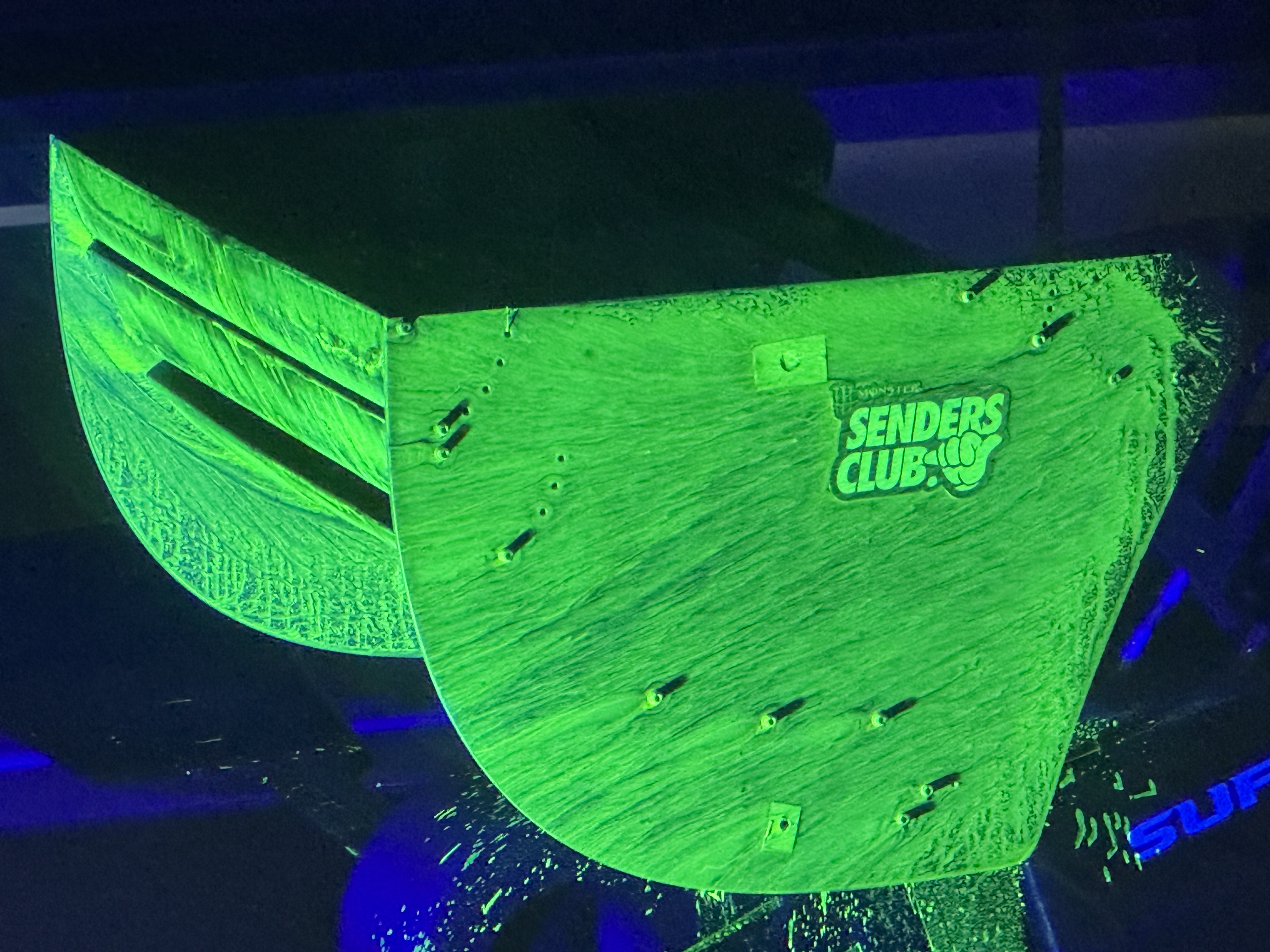 Flow-vis end-plate view.